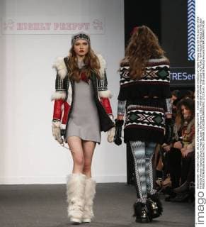 A model presents the creations of Highly Preppy during the first journey of the MFSHOW Woman Fashion Show in Madrid, Spain, 08 February 2016. MFSHOW WOMAN FASHION !ACHTUNG: NUR REDAKTIONELLE NUTZUNG!  GRA388 20160208-635905550911271216