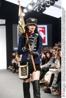 A model presents the creations of Highly Preppy during the first journey of the MFSHOW Woman Fashion Show in Madrid, Spain, 08 February 2016. MFSHOW WOMAN FASHION !ACHTUNG: NUR REDAKTIONELLE NUTZUNG!  GRA391 20160208-635905551639006551