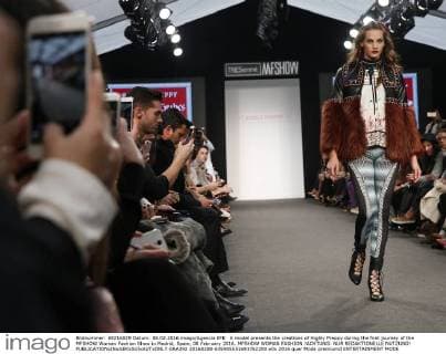A model presents the creations of Highly Preppy during the first journey of the MFSHOW Woman Fashion Show in Madrid, Spain, 08 February 2016. MFSHOW WOMAN FASHION !ACHTUNG: NUR REDAKTIONELLE NUTZUNG!  GRA392 20160208-635905551693762200