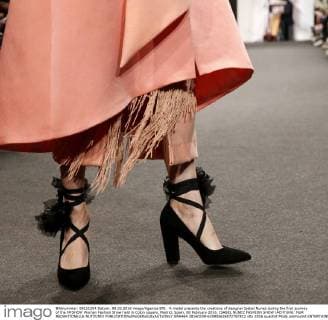 A model presents the creations of designer Isabel Nunez during the first journey of the MFSHOW Woman Fashion Show held in Colon square, Madrid, Spain, 08 February 2016. ISABEL NUNEZ FASHION SHOW !ACHTUNG: NUR REDAKTIONELLE NUTZUNG!  GRA464 20160208-635905636072797812