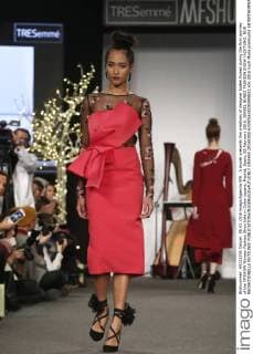 A model presents the creations of designer Isabel Nunez during the first journey of the MFSHOW Woman Fashion Show held in Colon square, Madrid, Spain, 08 February 2016. ISABEL NUNEZ FASHION SHOW !ACHTUNG: NUR REDAKTIONELLE NUTZUNG!  GRA465 20160208-635905636105089812