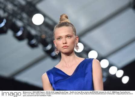 Desfile de Juan Brea dentro de MFSHOW Women.fw 16-17. 588 Diego Puerta Cordon Press Juan Brea s fashion show framed into MFSHOW Women.fw 16-17. Cordon Press  DiegoxPuerta