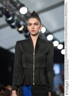 Desfile de Juan Brea dentro de MFSHOW Women.fw 16-17. 588 Diego Puerta Cordon Press Juan Brea s fashion show framed into MFSHOW Women.fw 16-17. Cordon Press  DiegoxPuerta