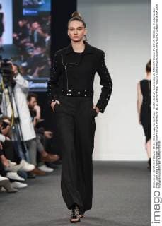 Desfile de Juan Brea dentro de MFSHOW Women.fw 16-17. 588 Diego Puerta Cordon Press Juan Brea s fashion show framed into MFSHOW Women.fw 16-17. Cordon Press  DiegoxPuerta