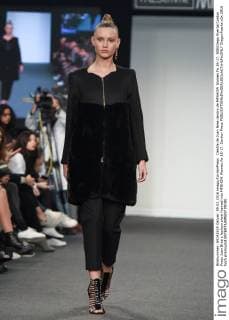 Desfile de Juan Brea dentro de MFSHOW Women.fw 16-17. 588 Diego Puerta Cordon Press Juan Brea s fashion show framed into MFSHOW Women.fw 16-17. Cordon Press  DiegoxPuerta