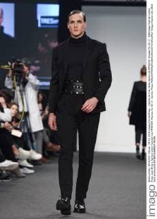 Desfile de Juan Brea dentro de MFSHOW Women.fw 16-17. 588 Diego Puerta Cordon Press Juan Brea s fashion show framed into MFSHOW Women.fw 16-17. Cordon Press  DiegoxPuerta
