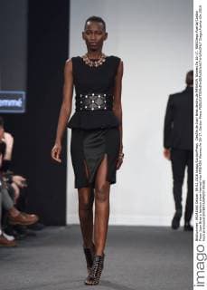 Desfile de Juan Brea dentro de MFSHOW Women.fw 16-17. 588 Diego Puerta Cordon Press Juan Brea s fashion show framed into MFSHOW Women.fw 16-17. Cordon Press  DiegoxPuerta