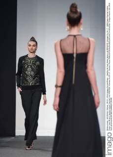 Desfile de Juan Brea dentro de MFSHOW Women.fw 16-17. 588 Diego Puerta Cordon Press Juan Brea s fashion show framed into MFSHOW Women.fw 16-17. Cordon Press  DiegoxPuerta