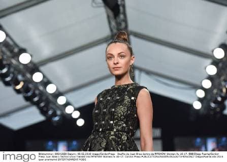 Desfile de Juan Brea dentro de MFSHOW Women.fw 16-17. 588 Diego Puerta Cordon Press Juan Brea s fashion show framed into MFSHOW Women.fw 16-17. Cordon Press  DiegoxPuerta