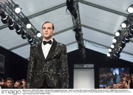 Desfile de Juan Brea dentro de MFSHOW Women.fw 16-17. 588 Diego Puerta Cordon Press Juan Brea s fashion show framed into MFSHOW Women.fw 16-17. Cordon Press  DiegoxPuerta