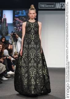 Desfile de Juan Brea dentro de MFSHOW Women.fw 16-17. 588 Diego Puerta Cordon Press Juan Brea s fashion show framed into MFSHOW Women.fw 16-17. Cordon Press  DiegoxPuerta