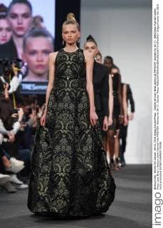 Desfile de Juan Brea dentro de MFSHOW Women.fw 16-17. 588 Diego Puerta Cordon Press Juan Brea s fashion show framed into MFSHOW Women.fw 16-17. Cordon Press  DiegoxPuerta
