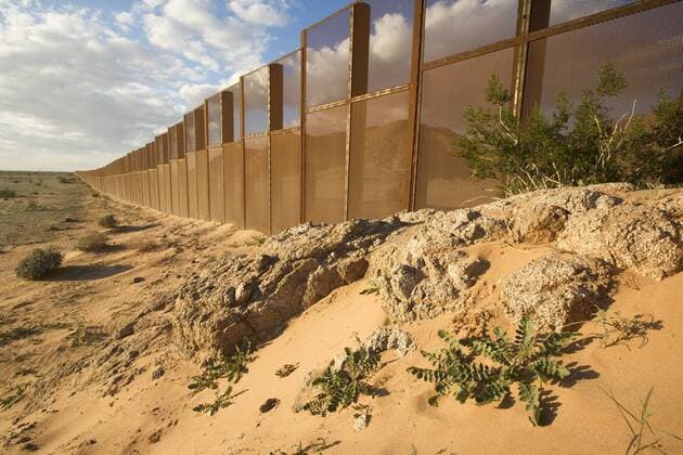 Border wall established to divide USA from Mexico, near Sonoyta, Sonora, nortwestern Mexico.  1407769 ClaudioxxContreras