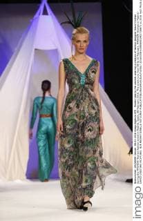 Models take to the catwalk wearing a creation of fashion designer David Cristian during the MFSHOW Woman fashion event in Madrid, Spain, 08 February 2016. The event runs from 08 to 10 February. MFSHOW Woman in Madrid - DAVID CRISTIAN !ACHTUNG: NUR REDAKTIONELLE NUTZUNG!  20160209-635906501403736873
