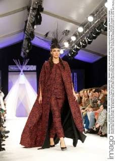 Models take to the catwalk wearing a creation of fashion designer David Cristian during the MFSHOW Woman fashion event in Madrid, Spain, 08 February 2016. The event runs from 08 to 10 February. MFSHOW Woman in Madrid - DAVID CRISTIAN !ACHTUNG: NUR REDAKTIONELLE NUTZUNG!  20160209-635906501422612873