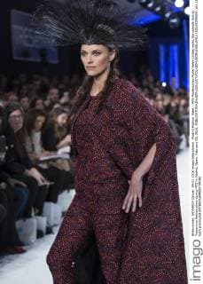 Madrid Fashion Week - MFS Modenschau Model Helen Lindes walks the catwalk during Tresemme fashion show during MFS in Madrid, Spain. February 09, 2016.  (20160209009)