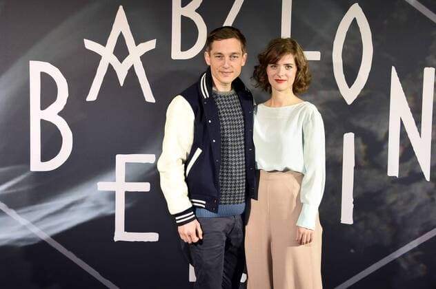 Volker Bruch und Liv Lisa Fries beim Fototermin zur Fernsehserie Babylon Berlin im Kino Babylon. Berlin, 10.02.2016 Foto:xFredericx xFuturexImage