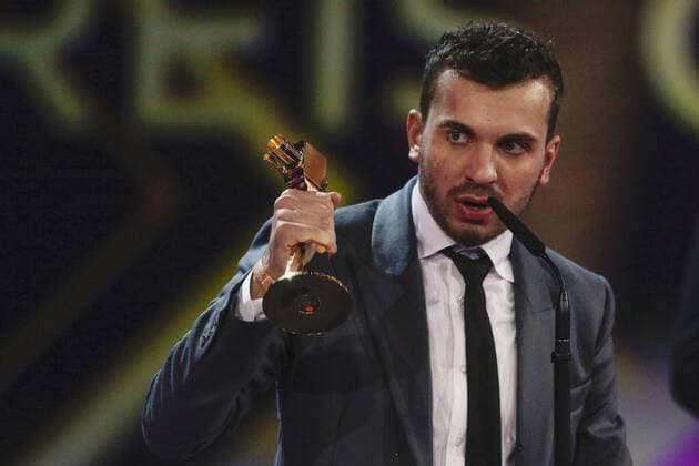 Edin HASANOVIC erhaelt die Goldene Kamera als bester Nachwuchsschauspieler, Die Verleihung der Goldenen Kamera, der Deutsche Film- und Fernsehpreis in Hamburg Deutschland am 06.02.2016. Poolfoto.