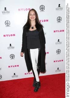 Alexis Knapp bei der Muses and Music Party Hosted by Nylon Magazine am 9.02.2016 in Hollywood, Los Angeles Muses and Music Party Hosted by Nylon Magazine at No Vacancy in Hollywood 