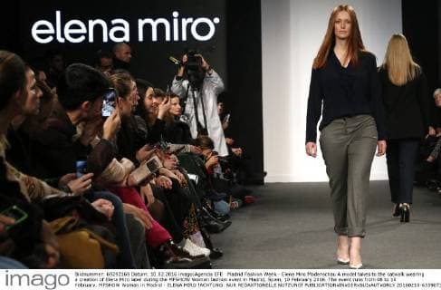 Madrid Fashion Week - Elena Miro Modenschau A model takes to the catwalk wearing a creation of Elena Miro label during the MFSHOW Woman fashion event in Madrid, Spain, 10 February 2016. The event runs from 08 to 10 February. MFSHOW Woman in Madrid - ELENA MIRO !ACHTUNG: NUR REDAKTIONELLE NUTZUNG!  20160210-635907314624894095