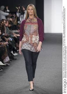 Madrid Fashion Week - Elena Miro Modenschau A model presents Elena Miro new collection during Madrid Fashion Show MFS in Madrid, Spain. February 10, 2016.  (20160210063)