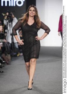 Madrid Fashion Week - Elena Miro Modenschau Spanish actress and model Marisa Jara presents Elena Miro new collection during Madrid Fashion Show MFS in Madrid, Spain. February 10, 2016.  (20160210076)