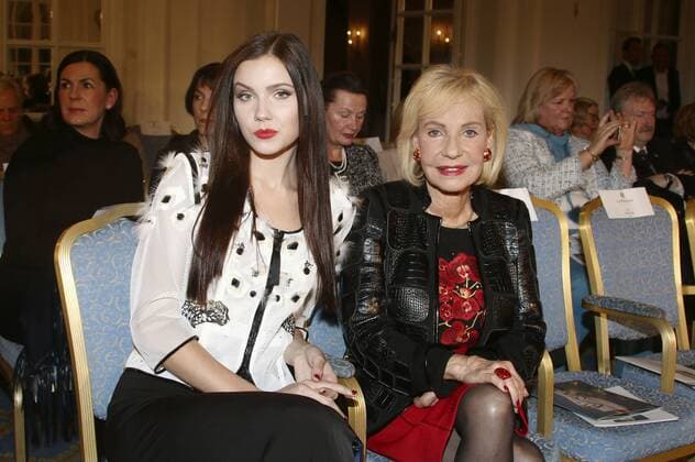 Nathalie Volk und Dagmar Berghoff bei der Liz Malraux Modenschau Spring Summer 2016 Summer Romance im Hotel Atlantic. Hamburg, 10.02.2016 Foto:xgbrcix xFuturexImage