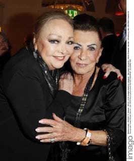 Barbara Schoene, Maria Brauner bei der Verleihung des ASKANIA-Award im Kempinski Hotel Bristol Berlin.