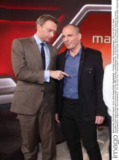 Christian Lindner (Parteivorsitzender, FDP) mit Prof. Dr. Yanis Varoufakis (Ehemaliger griechischer Finanzminister) in der ARD-Talkshow maischberger am 10.02.2016 in Berlin Thema der Sendung: Eurokrise, Flüchtlingsstreit: Wieder Ärger mit Griechenland?
