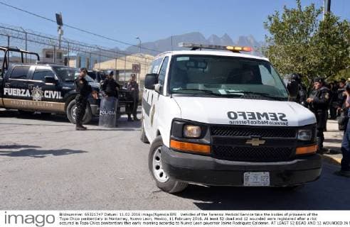 Vehicles of the Forensic Medical Service take the bodies of prisoners of the Topo Chico penitentiary in Monterrey, Nuevo Leon, Mexico, 11 February 2016. At least 52 dead and 12 wounded were registered after a riot occured in Topo Chico penitentiary this early morning accordig to Nuevo Leon governor Jaime Rodriguez Calderon. AT LEAST 52 DEAD AND 12 WOUNDED IN MEXICAN PRISON RIOT, NUEVO LEON GOVERNOR SAYS !ACHTUNG: NUR REDAKTIONELLE NUTZUNG!  MEX01 20160211-635908166090385026
