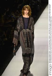 (160211) -- NEW YORK, Feb. 11, 2016 -- A model presents a creation of the Fall Winter 2016 BCBGMAXAZRIA collection during the New York Fashion Week in New York, the United States, on Feb. 11, 2016. ) U.S.-NEW YORK-FASHION WEEK-BCBGMAXAZRIA WangxLei 