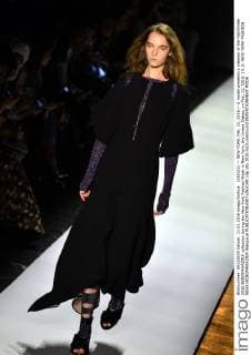 (160211) -- NEW YORK, Feb. 11, 2016 -- A model presents a creation of the Fall Winter 2016 BCBGMAXAZRIA collection during the New York Fashion Week in New York, the United States, on Feb. 11, 2016. ) U.S.-NEW YORK-FASHION WEEK-BCBGMAXAZRIA WangxLei 