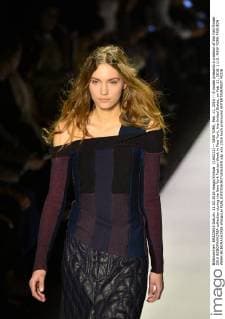 (160211) -- NEW YORK, Feb. 11, 2016 -- A model presents a creation of the Fall Winter 2016 BCBGMAXAZRIA collection during the New York Fashion Week in New York, the United States, on Feb. 11, 2016. ) U.S.-NEW YORK-FASHION WEEK-BCBGMAXAZRIA WangxLei 