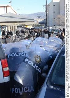 (160211) -- MONTERREY, Feb. 11, 2016 -- Security elements guard the Topo Chico prison after a fight between inmates, in Monterrey, in the state of Nuevo Leon, Mexico, on Feb. 11, 2016. Jaime Rodriguez Calderon, governor of Nuevo Leon, informed a press conference that 52 people were killed and 12 injured after a fight broke out between two rival fractions of inmates inside the Topo Chico prison. ABC) (ce) MEXICO-MONTERREY-SECURITY-PRISON e ABC 