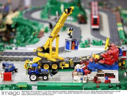 Modellbaumesse Erfurt 12.02.16 , Erfurt, Messehalle,Modellbaumesse, im Bild: Lego - Feature symbolisch Symbol Kran Dixie Toilette Bauarbeiter Baustelle