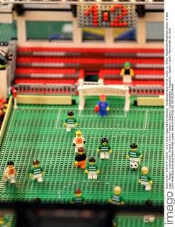 Modellbaumesse Erfurt 12.02.16 , Erfurt, Messehalle,Modellbaumesse, im Bild: Lego - Feature symbolisch Symbol Kran Fussball Stadion Fussballstadion Fussballer Spieler Spiel Mannschaft