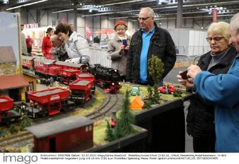 Modellbaumesse Erfurt 12.02.16 , Erfurt, Messehalle,Modellbaumesse, im Bild: Modelleisenbahnen begeistern jung und alt
