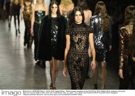 Models present creations of the Fall Winter 2016 Tadashi Shoji collection during the New York Fashion Week in New York, the United States, Feb. 12, 2016. ) U.S.-NEW YORK-FASHION WEEK-TADASHI SHOJI WangxLei 