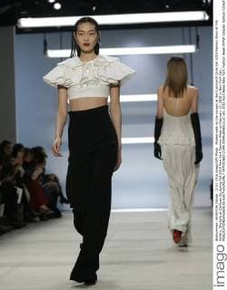 Models walk on the runway at the Cushnie Et Ochs Fall 2016 Fashion Show at The Gallery, Skylight at Clarkson Sq during Fall 2016 New York Fashion Week on February 12, 2016 in New York City.  NYP20160212149 JOHNxANGELILLO