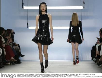 Models walk on the runway at the Cushnie Et Ochs Fall 2016 Fashion Show at The Gallery, Skylight at Clarkson Sq during Fall 2016 New York Fashion Week on February 12, 2016 in New York City.  NYP20160212151 JOHNxANGELILLO