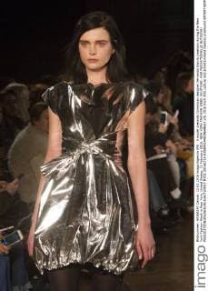 A model presents Dominican designer Fernando Garcia creations during the New York Fashion Week in New York, United States, 12 February 2016. NEW YORK FASHION WEEK !ACHTUNG: NUR REDAKTIONELLE NUTZUNG!  NY02 20160213-635909244839648633