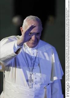 Pope Francis waves upon his arrival at the Benito Juarez International Airport, in Mexico City, Mexico, 12 February 2016. Pope Francis will pay a visit to four Mexican states from 12 to 17 February. Pope Francis arrives at International Airport in Mexico City !ACHTUNG: NUR REDAKTIONELLE NUTZUNG!  MEX50 20160213-635909318990763244