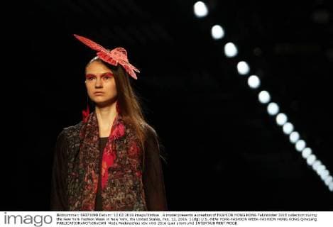 A model presents a creation of FASHION HONG KONG Fall Winter 2016 collection during the New York Fashion Week in New York, the United States, Feb. 12, 2016. ) (djj) U.S.-NEW YORK-FASHION WEEK-FASHION HONG KONG QinxLang 