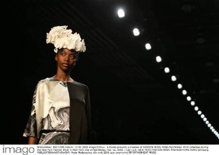 A model presents a creation of FASHION HONG KONG Fall Winter 2016 collection during the New York Fashion Week in New York, the United States, Feb. 12, 2016. ) (djj) U.S.-NEW YORK-FASHION WEEK-FASHION HONG KONG QinxLang 