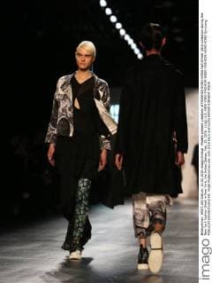 Models present creations of FASHION HONG KONG Fall Winter 2016 collection during the New York Fashion Week in New York, the United States, Feb. 12, 2016. ) (djj) U.S.-NEW YORK-FASHION WEEK-FASHION HONG KONG QinxLang 