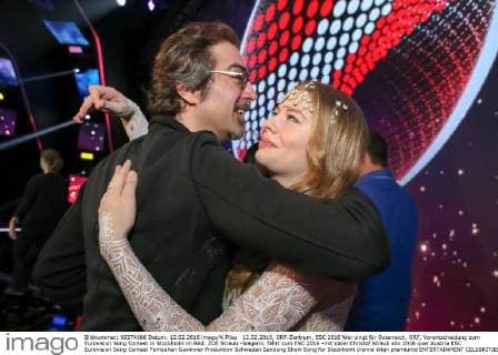 12.02.2016, ORF-Zentrum, ESC 2016 Wer singt für Österreich, ORF, Vorentscheidung zum Eurovision Song Contest in Stockholm im Bild: ZOE Straub -Siegerin, fährt zum ESC 2016 -mit Vater Christof Straub