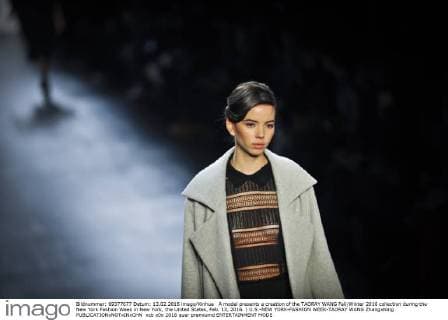 A model presents a creation of the TAORAY WANG Fall Winter 2016 collection during the New York Fashion Week in New York, the United States, Feb. 13, 2016. ) U.S.-NEW YORK-FASHION WEEK-TAORAY WANG ZhangxNing 
