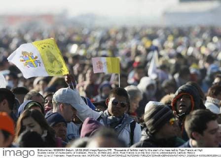 Thousands of faithful wait for the start of a mass led by Pope Francis at High Studies Center of municipality of Ecatepec, Mexico, 14 February 2016. Pope Francis is on his first visit to predominantly Catholic Mexico from 12 to 17 February. Pope Francis visit !ACHTUNG: NUR REDAKTIONELLE NUTZUNG!  20160214-635910650268412301
