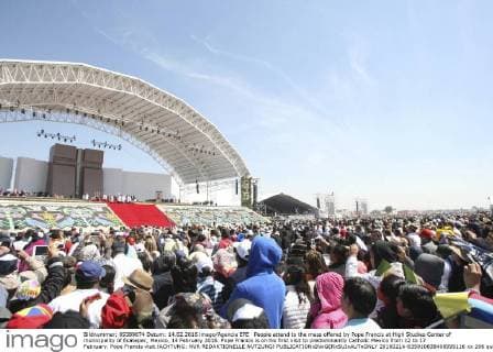 People attend to the mass offered by Pope Francis at High Studies Center of municipality of Ecatepec, Mexico, 14 February 2016. Pope Francis is on his first visit to predominantly Catholic Mexico from 12 to 17 February. Pope Francis visit !ACHTUNG: NUR REDAKTIONELLE NUTZUNG!  20160214-635910838408995116