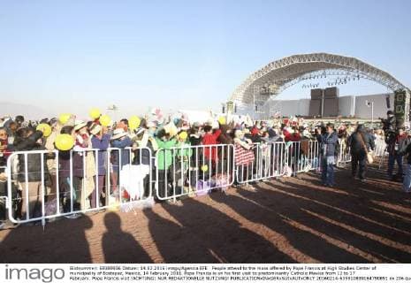 People attend to the mass offered by Pope Francis at High Studies Center of municipality of Ecatepec, Mexico, 14 February 2016. Pope Francis is on his first visit to predominantly Catholic Mexico from 12 to 17 February. Pope Francis visit !ACHTUNG: NUR REDAKTIONELLE NUTZUNG!  20160214-635910839164790891
